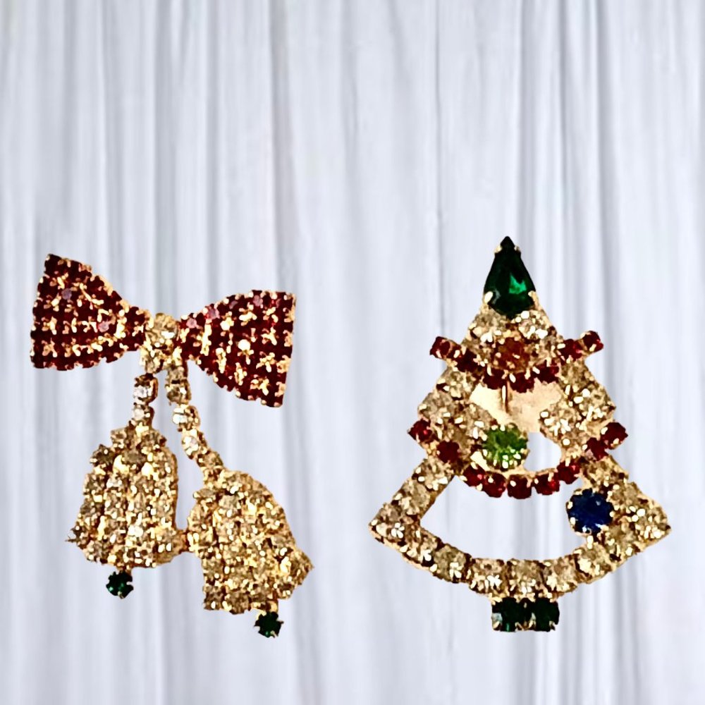 Vintage Christmas Brooch Christmas Tree + Bow Bells Lot of 2 Pins